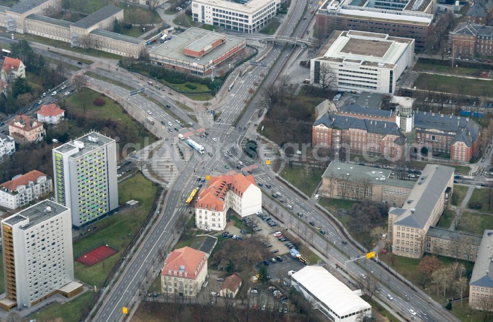 Dresden from the bird's eye view: Road over the crossroads am Fritz-Foerster-Platz in Dresden in the state Saxony. Here it crosses the Bergstrasse, Nuernberger str., Zellscher way. In the immediate vicinity, the Technische Universitaet Dresden is headquartered