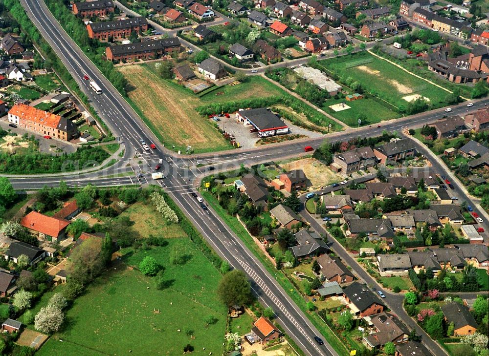 Aerial photograph Goch - Road over the crossroads Suedring Uedemer street - Kevelaerer street federal road B67 in Goch in the state North Rhine-Westphalia