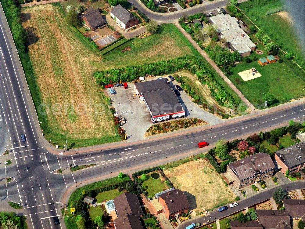 Goch from above - Road over the crossroads Suedring Uedemer street - Kevelaerer street federal road B67 in Goch in the state North Rhine-Westphalia