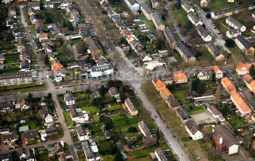 Aerial image Duisburg - Road over the crossroads Kalkweg, Wedauer street in Duisburg in the state North Rhine-Westphalia