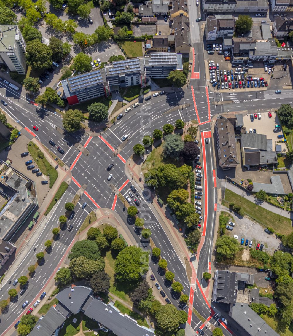 Velbert from the bird's eye view: Road over the crossroads Rheinlandstrasse Berliner Strasse in Velbert in the state North Rhine-Westphalia