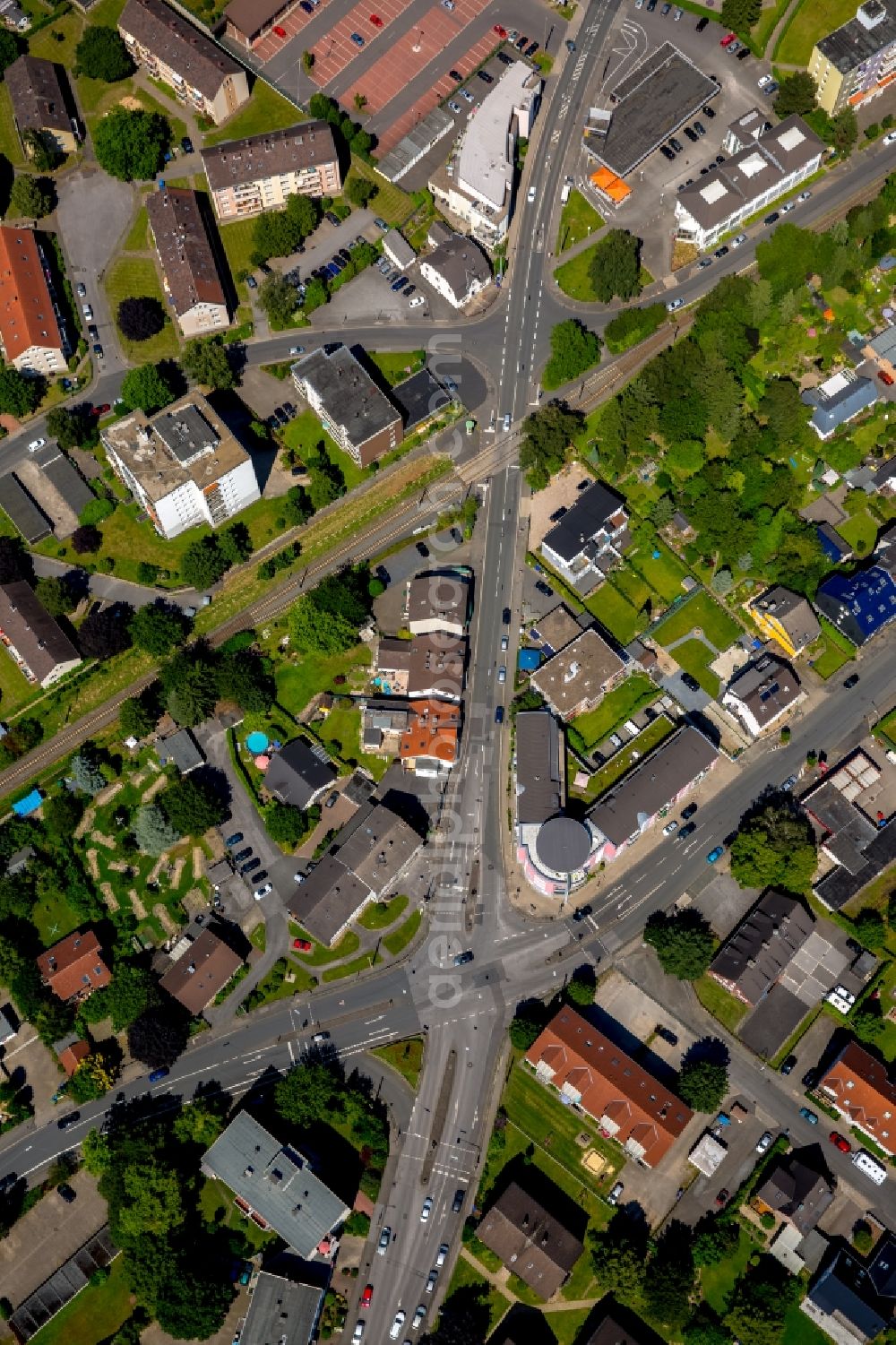 Witten from above - Intersection of Hellweg, Wannen and Universitaetsstrasse streets in Witten in the state of North Rhine-Westphalia. Hellweg also crosses railway tracks. View of a building complex with a round element