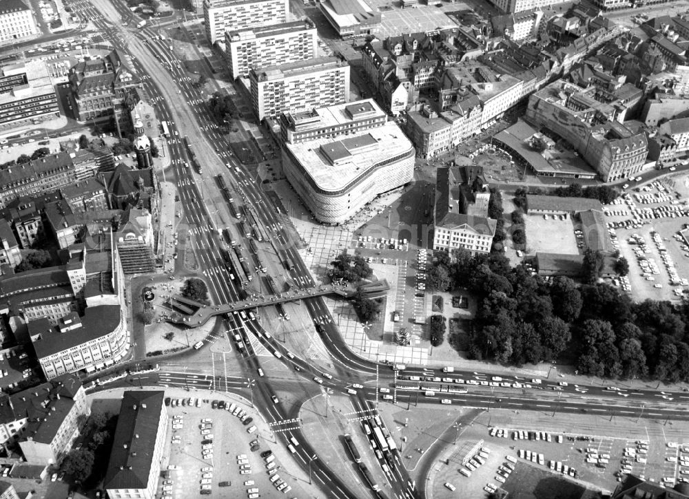 Leipzig from the bird's eye view: Road over the crossroads Troendlingring near downtown in Leipzig in the state Saxony