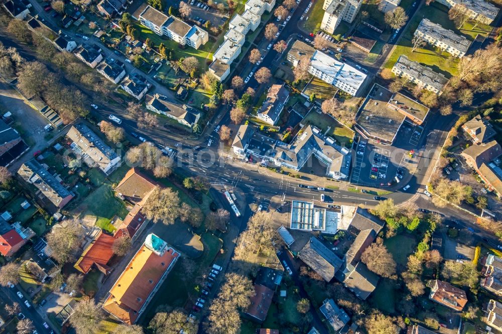 Bochum from the bird's eye view: Traffic in the course of the crossroads Wiescher street corner Frauenlob street in Bochum in the federal state North Rhine-Westphalia