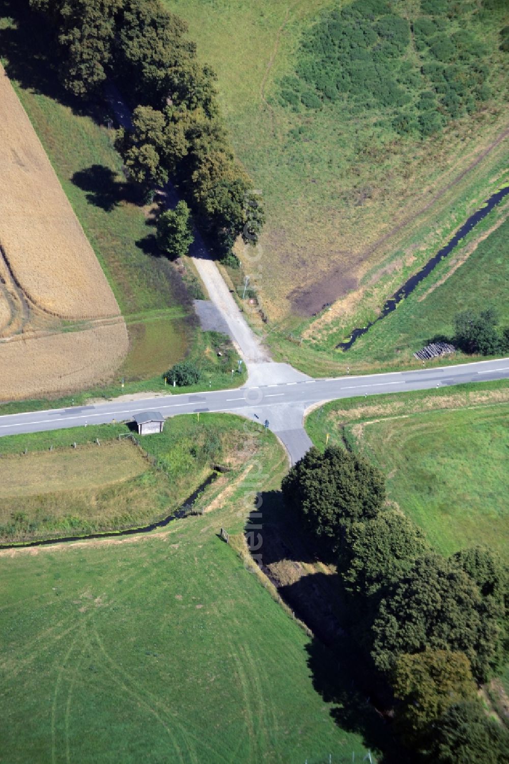 Aerial photograph Zahren - Road over the crossroads in Zahren in the state Mecklenburg - Western Pomerania