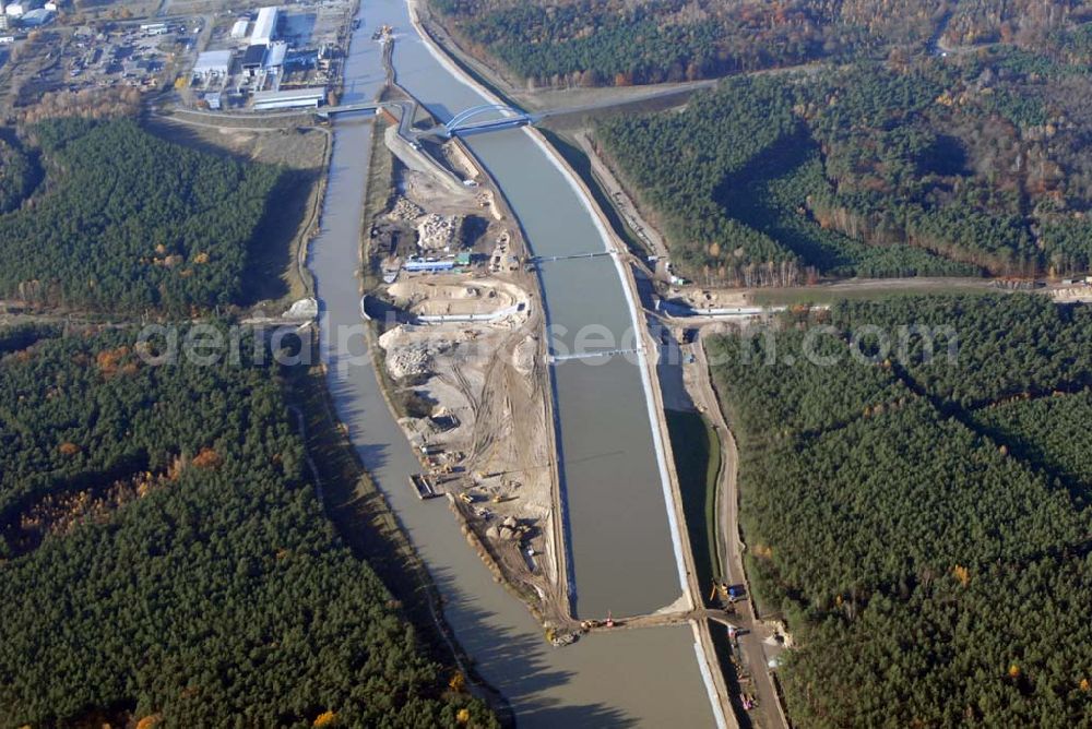 Eberswalde from the bird's eye view: Blick auf die geflutete Umleitung des Oder-Havel-Kanal. Dieser wird gegenwärtig für den Betrieb mit hochseetauglichen Schiffen ausgebaut. Dazu wird nördlich von Eberswalde das Kanalbett umgeleitet, um als Ersatz für die Kanalbrücke einen Tunnel unter dem neuen Kanal zu bauen.