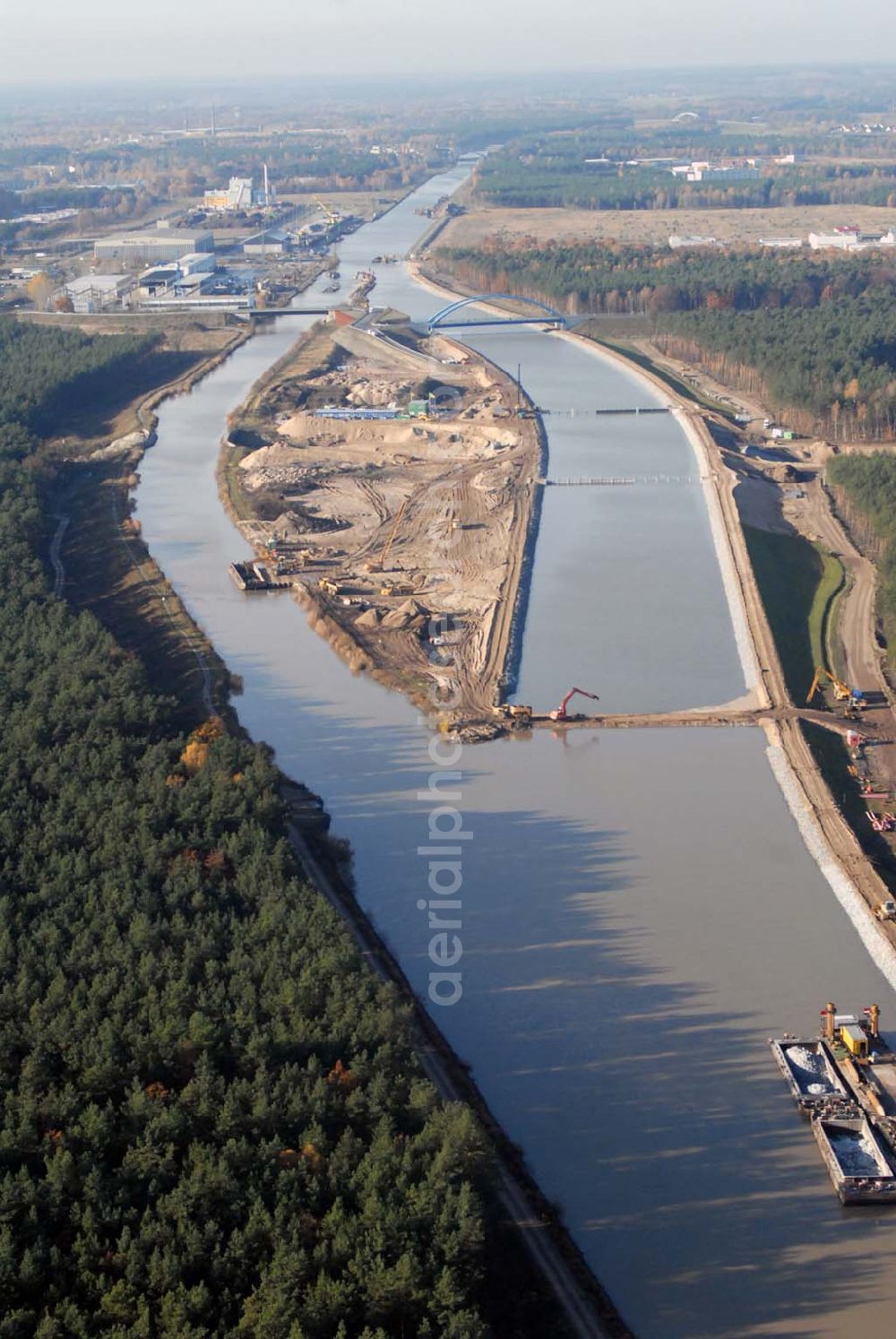 Aerial photograph Eberswalde - Blick auf die geflutete Umleitung des Oder-Havel-Kanal. Dieser wird gegenwärtig für den Betrieb mit hochseetauglichen Schiffen ausgebaut. Dazu wird nördlich von Eberswalde das Kanalbett umgeleitet, um als Ersatz für die Kanalbrücke einen Tunnel unter dem neuen Kanal zu bauen.