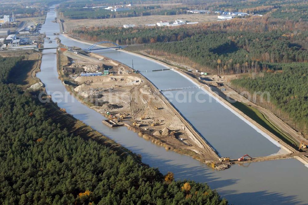 Eberswalde from the bird's eye view: Blick auf die geflutete Umleitung des Oder-Havel-Kanal. Dieser wird gegenwärtig für den Betrieb mit hochseetauglichen Schiffen ausgebaut. Dazu wird nördlich von Eberswalde das Kanalbett umgeleitet, um als Ersatz für die Kanalbrücke einen Tunnel unter dem neuen Kanal zu bauen.