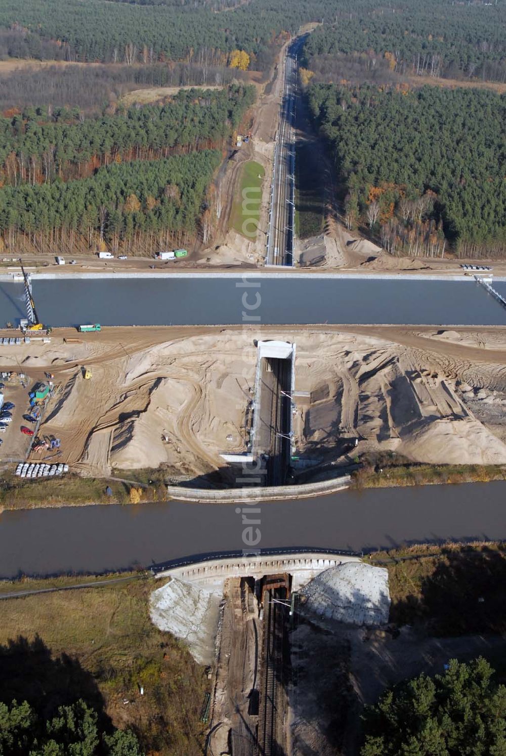 Aerial photograph Eberswalde - Blick auf die geflutete Umleitung des Oder-Havel-Kanal. Dieser wird gegenwärtig für den Betrieb mit hochseetauglichen Schiffen ausgebaut. Dazu wird nördlich von Eberswalde das Kanalbett umgeleitet, um als Ersatz für die Kanalbrücke einen Tunnel unter dem neuen Kanal zu bauen.