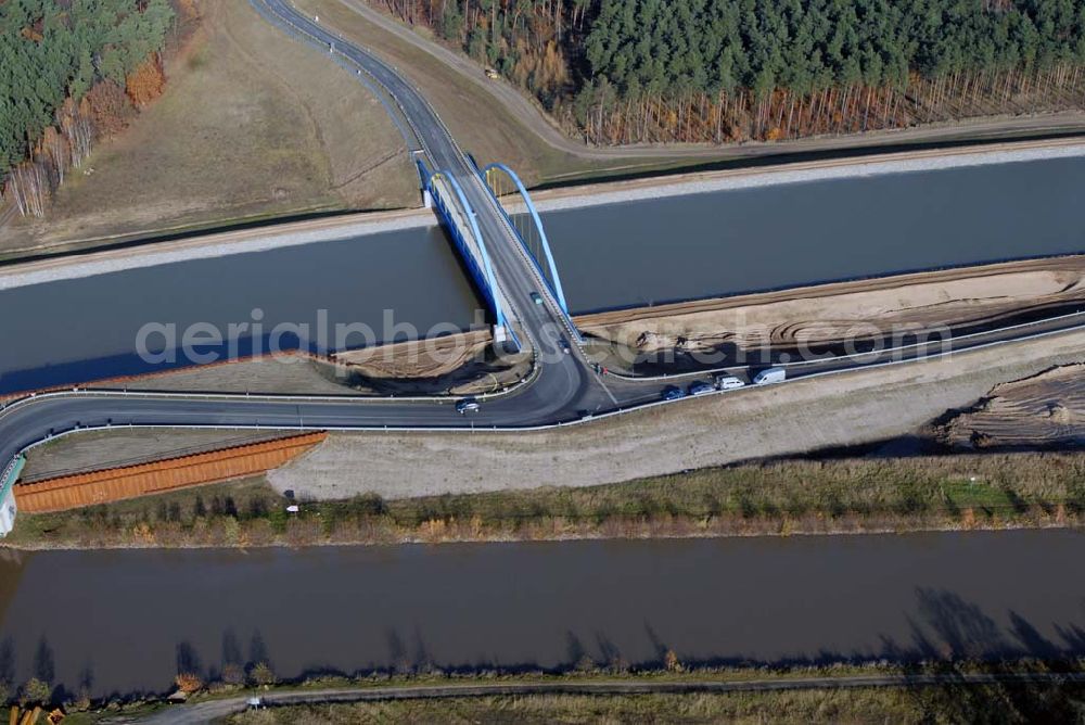 Eberswalde from above - Blick auf die geflutete Umleitung des Oder-Havel-Kanal. Dieser wird gegenwärtig für den Betrieb mit hochseetauglichen Schiffen ausgebaut. Dazu wird nördlich von Eberswalde das Kanalbett umgeleitet, um als Ersatz für die Kanalbrücke einen Tunnel unter dem neuen Kanal zu bauen.