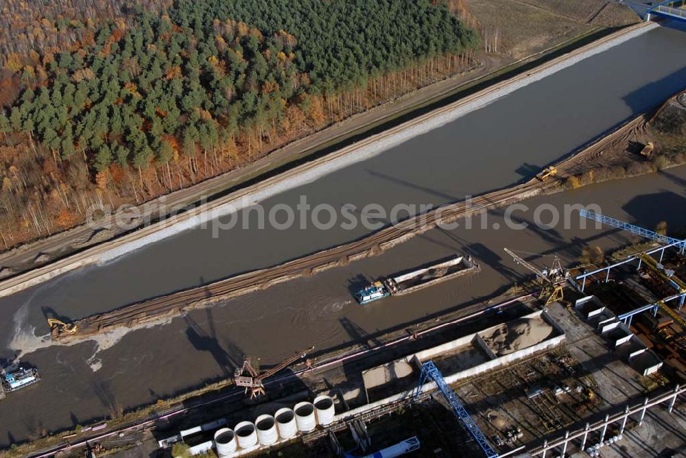 Eberswalde from the bird's eye view: Blick auf die geflutete Umleitung des Oder-Havel-Kanal. Dieser wird gegenwärtig für den Betrieb mit hochseetauglichen Schiffen ausgebaut. Dazu wird nördlich von Eberswalde das Kanalbett umgeleitet, um als Ersatz für die Kanalbrücke einen Tunnel unter dem neuen Kanal zu bauen.