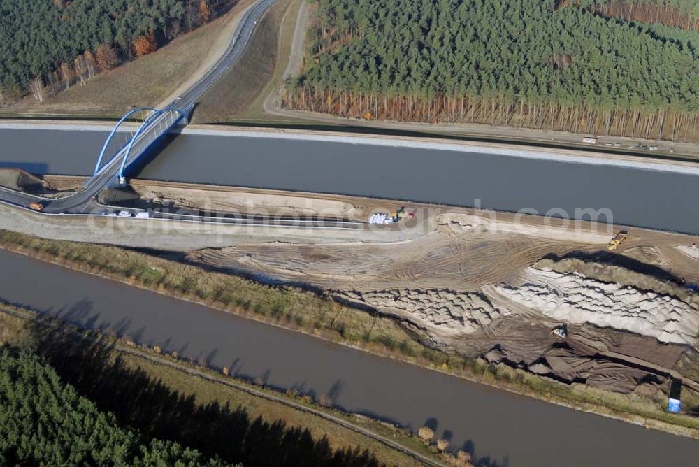 Eberswalde from above - Blick auf die geflutete Umleitung des Oder-Havel-Kanal. Dieser wird gegenwärtig für den Betrieb mit hochseetauglichen Schiffen ausgebaut. Dazu wird nördlich von Eberswalde das Kanalbett umgeleitet, um als Ersatz für die Kanalbrücke einen Tunnel unter dem neuen Kanal zu bauen.