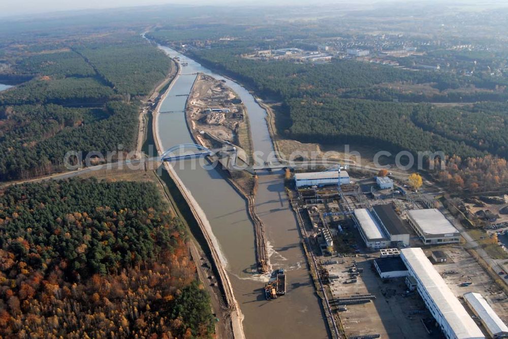 Eberswalde from above - Blick auf die geflutete Umleitung des Oder-Havel-Kanal. Dieser wird gegenwärtig für den Betrieb mit hochseetauglichen Schiffen ausgebaut. Dazu wird nördlich von Eberswalde das Kanalbett umgeleitet, um als Ersatz für die Kanalbrücke einen Tunnel unter dem neuen Kanal zu bauen.