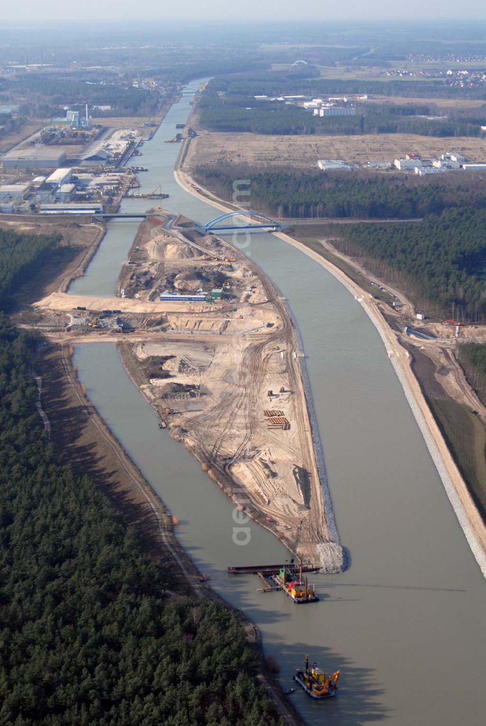 Aerial image Eberswalde - Blick auf den Oder-Havel-Kanal. Dieser wird gegenwärtig für den Betrieb mit hochseetauglichen Schiffen ausgebaut. Dazu wird nördlich von Eberswalde das Kanalbett umgeleitet, um als Ersatz für die Kanalbrücke einen Tunnel unter dem neuen Kanal zu bauen.