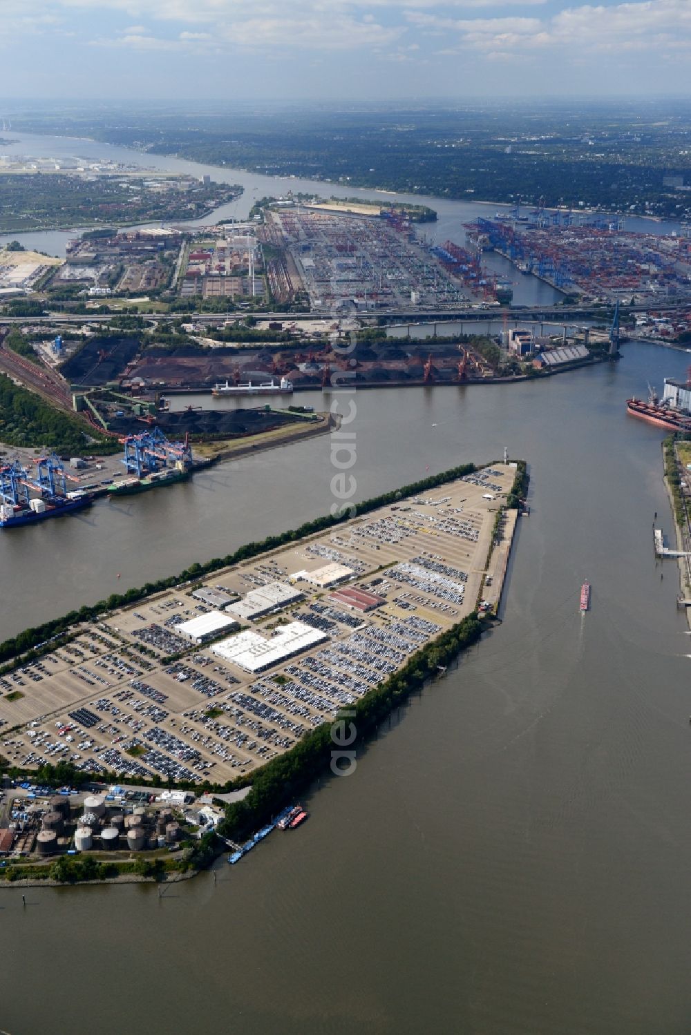 Hamburg from above - Different Types of hubs at the Southern Elbe in the port of Hamburg. A project of the Hamburg Port Authority HPA