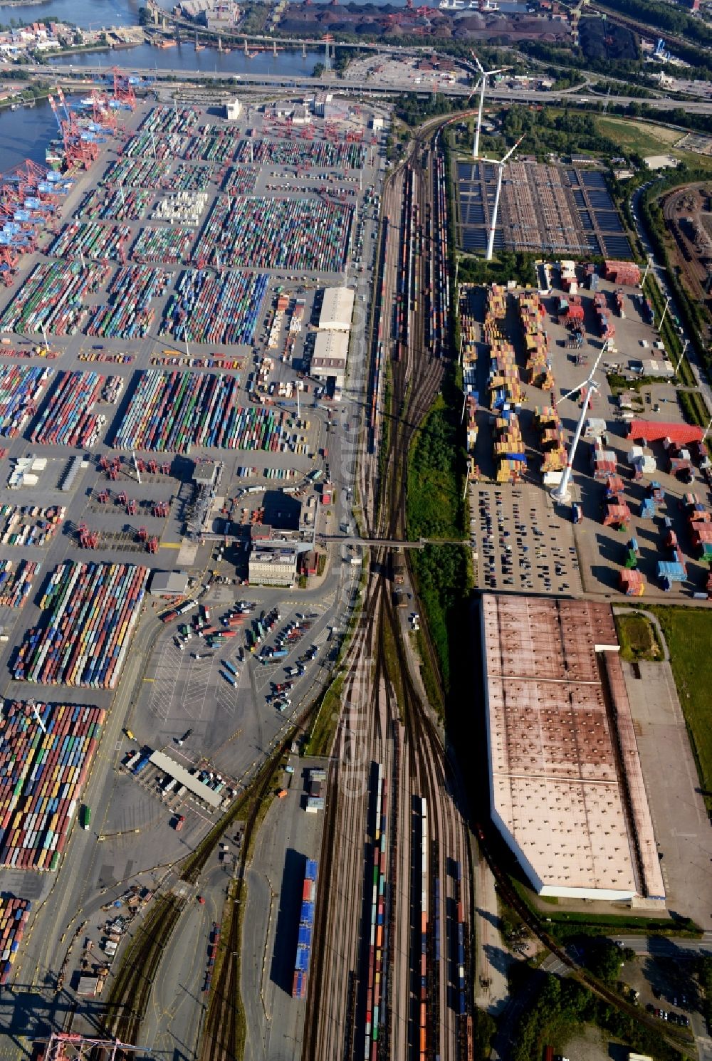 Hamburg from the bird's eye view: Different Types of hubs and the interlocking Waltershof in the port of Hamburg. A project of the Hamburg Port Authority HPA