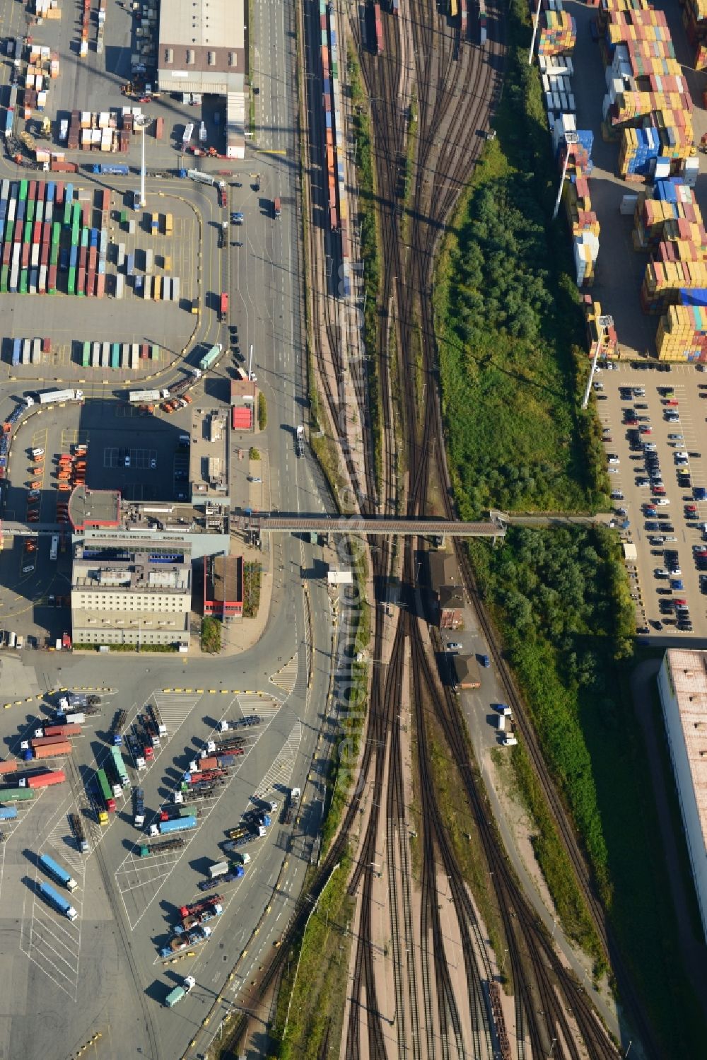 Aerial photograph Hamburg - Different Types of hubs and the interlocking Waltershof in the port of Hamburg. A project of the Hamburg Port Authority HPA