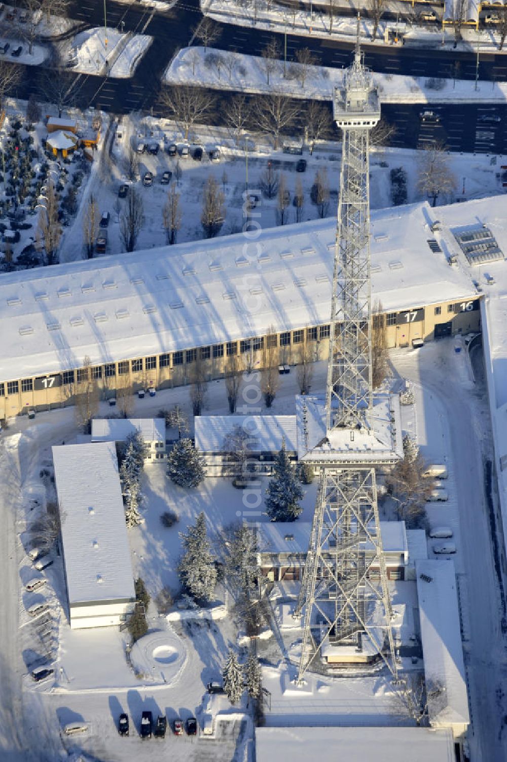 Aerial photograph Berlin - Der winterlich Blick auf das verschneite Areal des Funkturm / ICC im Messegelände in Berlin Charlottenburg. The winter view of the snow area of the radio tower / ICC in the Exhibition Grounds in Berlin Charlottenburg.