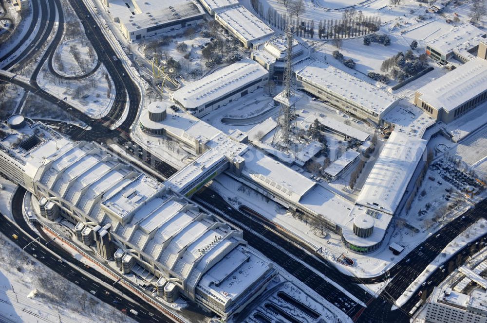 Berlin from the bird's eye view: Der winterlich Blick auf das verschneite Areal des Funkturm / ICC im Messegelände in Berlin Charlottenburg. The winter view of the snow area of the radio tower / ICC in the Exhibition Grounds in Berlin Charlottenburg.