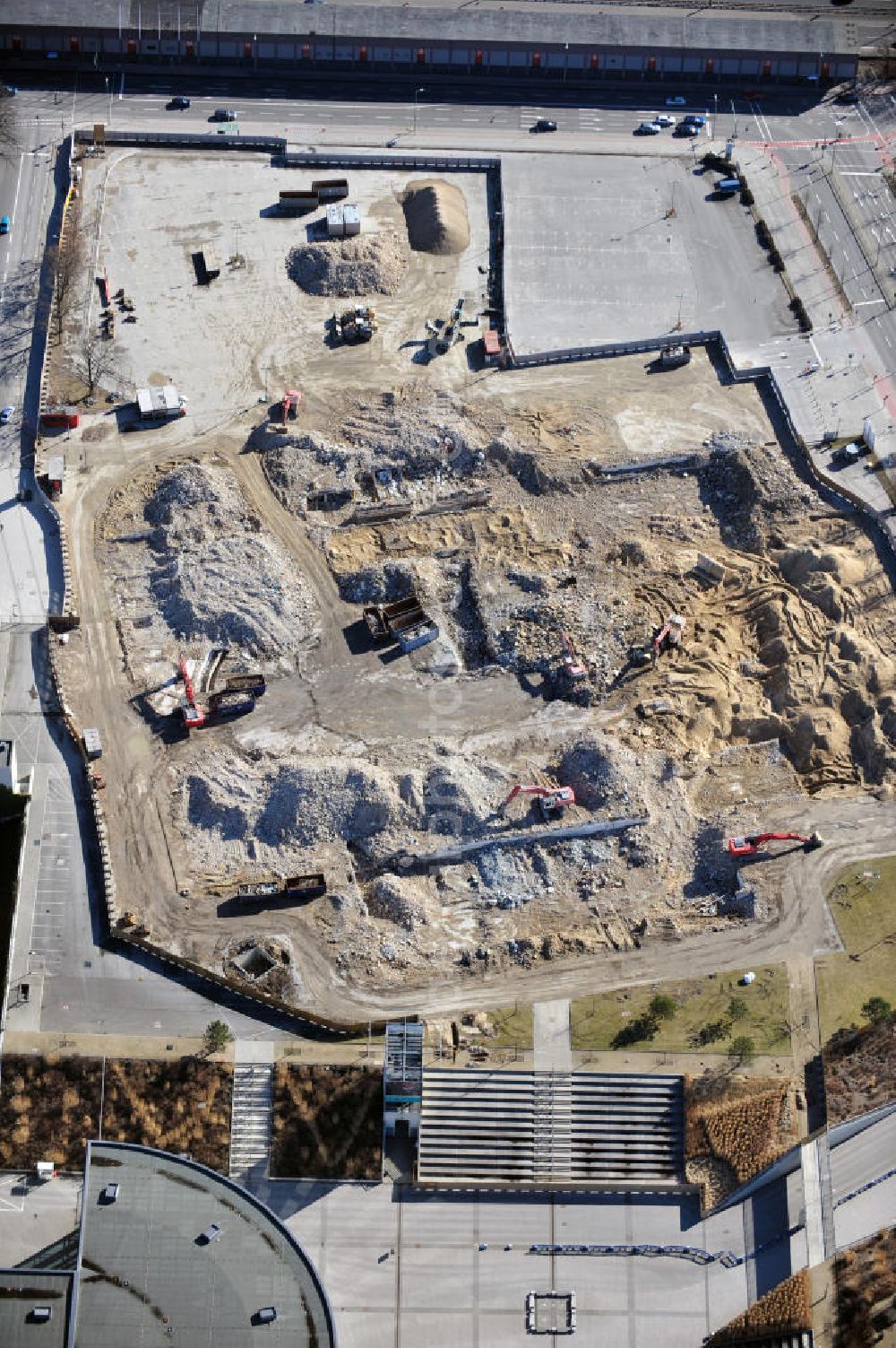 Aerial photograph Berlin - Demolition work of the former Germany Halle Jaffeystraße on the fairgrounds in Charlottenburg