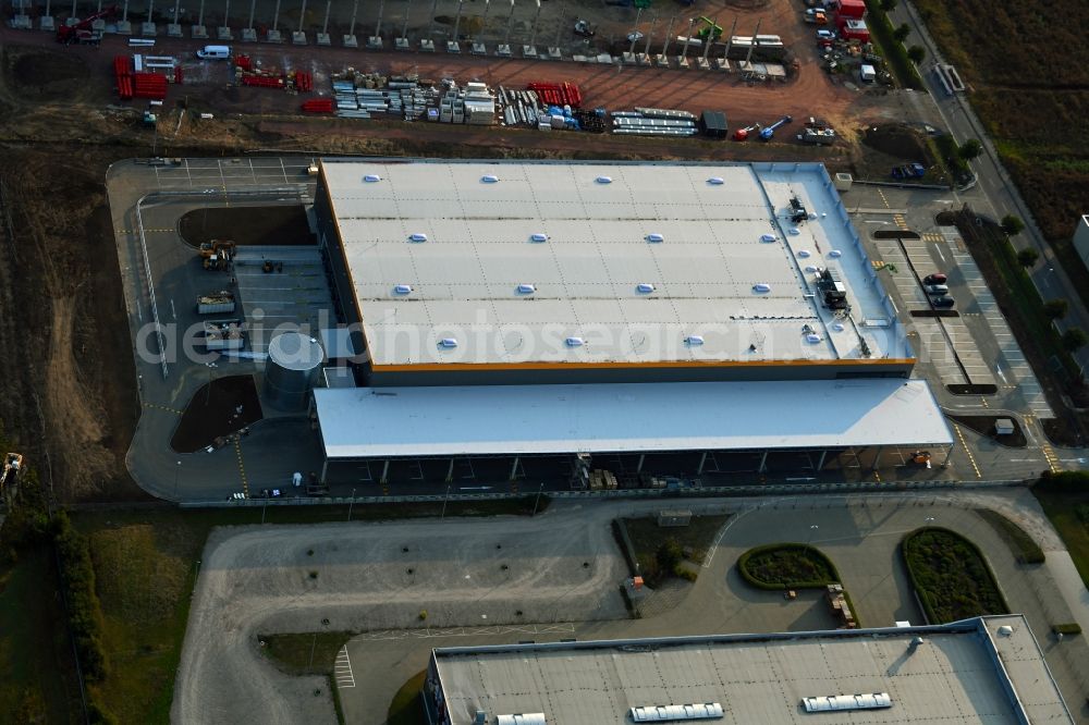 Magdeburg from above - Building complex and distribution center on the site von Amazon Logistics on Stegelitzer Strasse in the district Gewerbegebiet Nord in Magdeburg in the state Saxony-Anhalt, Germany