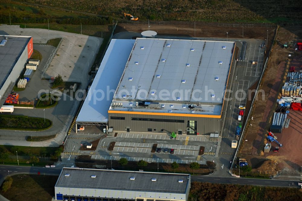 Magdeburg from the bird's eye view: Building complex and distribution center on the site von Amazon Logistics on Stegelitzer Strasse in the district Gewerbegebiet Nord in Magdeburg in the state Saxony-Anhalt, Germany