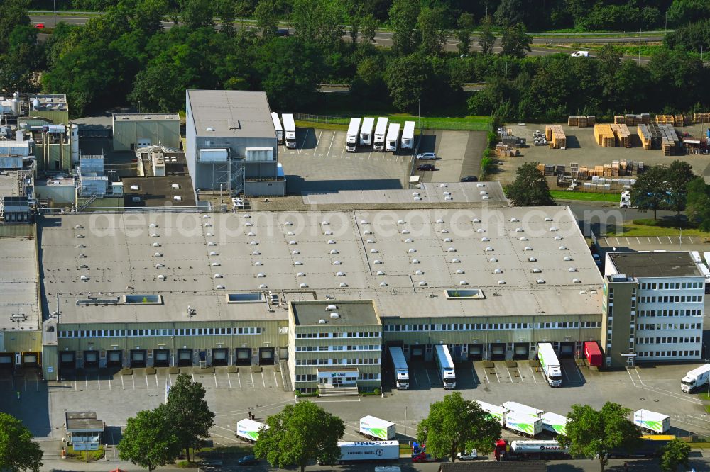 Aerial photograph Duisburg - Corporate administration and building complex of the distribution center and logistics center on the premises of HAVI Logistics on Hochstrasse in the Bergheim district of Duisburg in the Ruhr area in the federal state of North Rhine-Westphalia, Germany