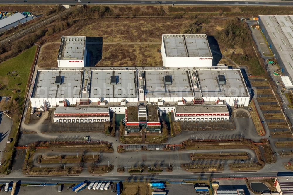 Bönen from the bird's eye view: Building complex and grounds of the logistics center WOOLWORTH on Edisonstrasse in the district Westerboenen in Boenen in the state North Rhine-Westphalia, Germany