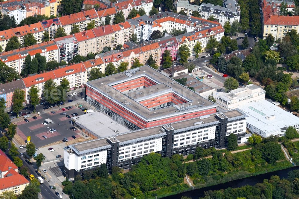 Berlin from above - Administrative building of the State Authority Agentur fuer Arbeit Tempelhof on Alarichstrasse - Wolframstrasse in the district Tempelhof in Berlin, Germany