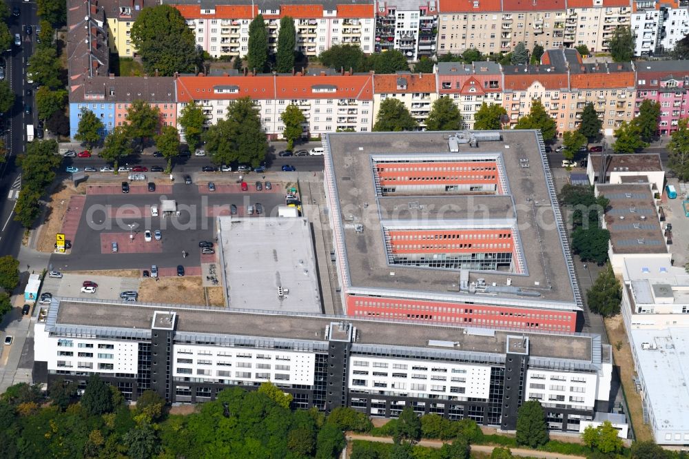 Aerial image Berlin - Administrative building of the State Authority Agentur fuer Arbeit Tempelhof on Alarichstrasse - Wolframstrasse in the district Tempelhof in Berlin, Germany