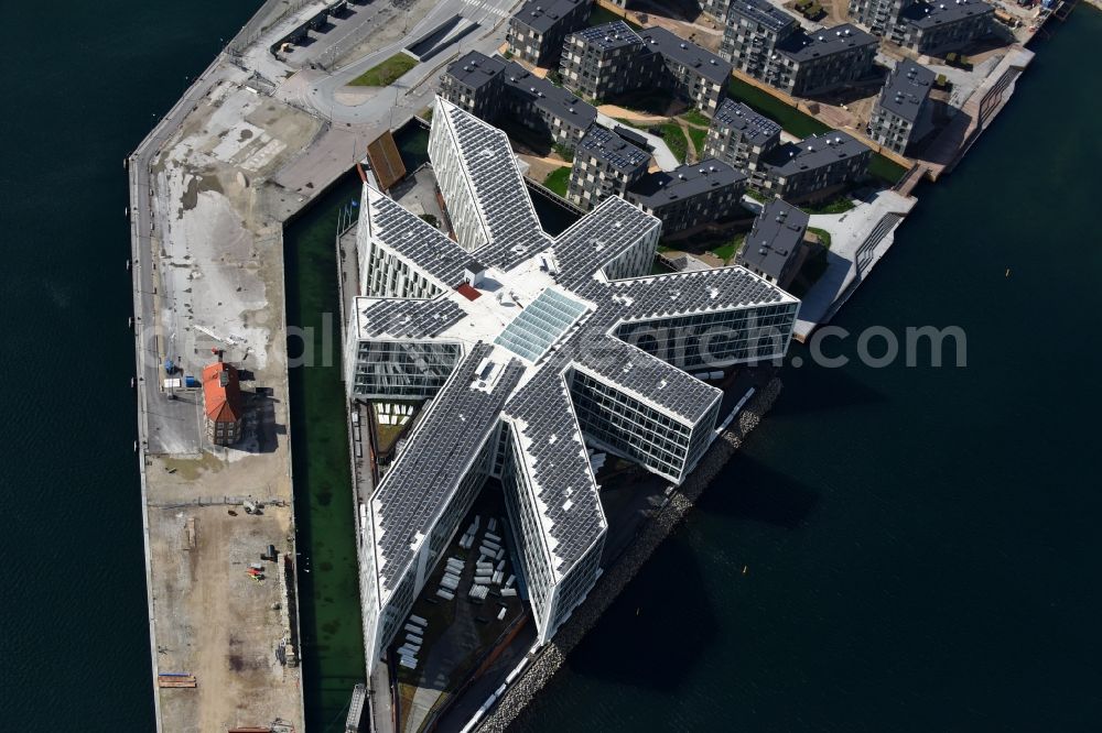 Kopenhagen from the bird's eye view: Administrative building of the Authority UNICEF in of UN City Copenhagen Marmorvej in Copenhagen in Region Hovedstaden, Denmark