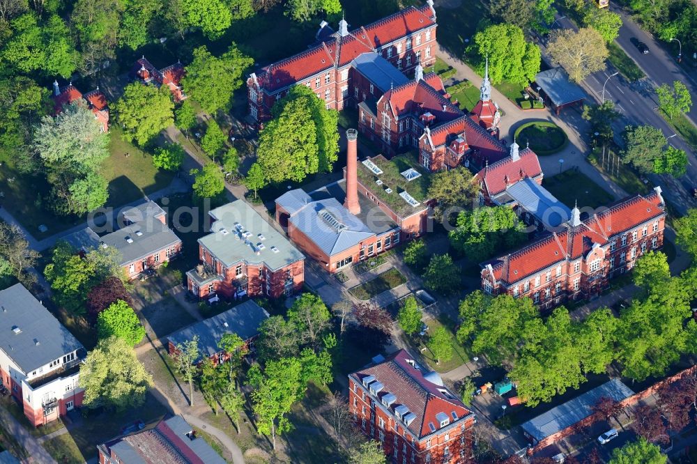 Aerial photograph Berlin - Administration building of the Buergeramt in the district of Britz in Berlin, Germany