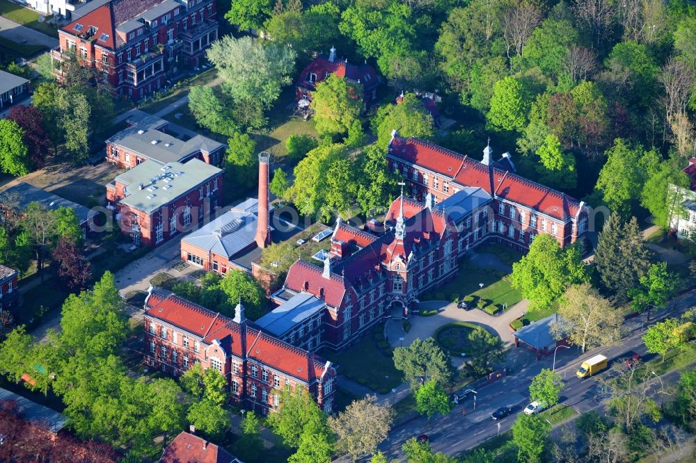 Aerial photograph Berlin - Administration building of the Buergeramt in the district of Britz in Berlin, Germany