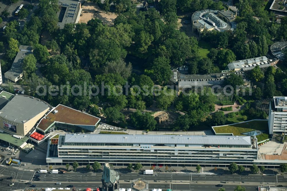 Berlin from the bird's eye view: Administrative building and office complex of Gebaeudeensemble von Bikini Berlin in of Budapester Strasse in Bezirk Charlottenburg-Wilmersdorf in Berlin, Germany