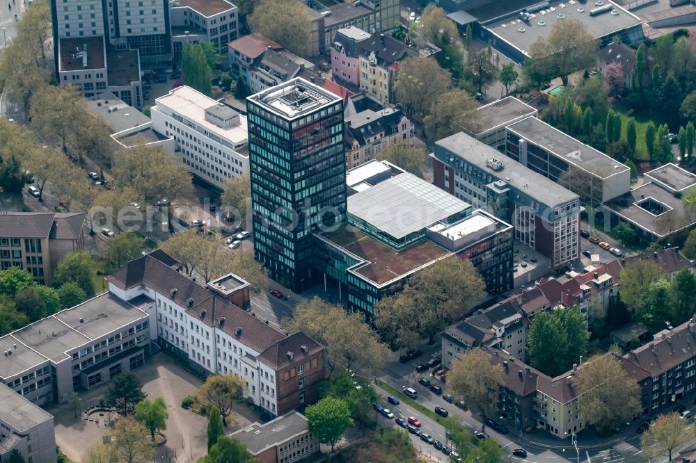 Bochum from above - Administrative building and office complex of the chamber of trade and industry IHK Mittleres Ruhrgebiet in Bochum in the state North Rhine-Westphalia