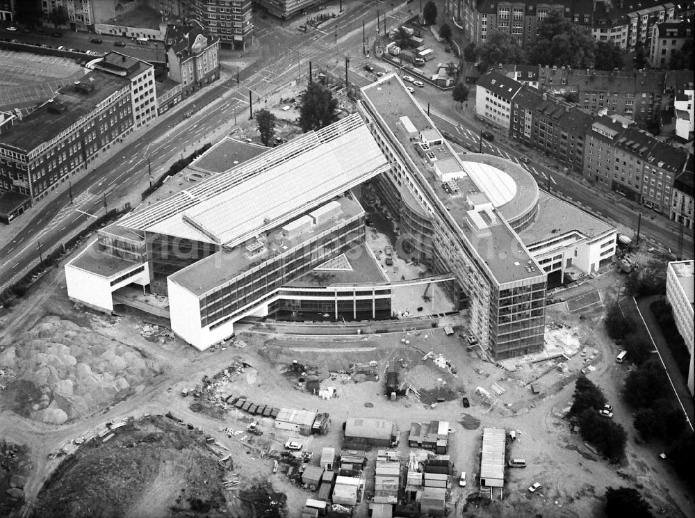 Aerial image Düsseldorf - Banking administration building of the financial services company of Commerzbank on Werdener Strasse - Oberbilker Markt in Duesseldorf in the state North Rhine-Westphalia, Germany