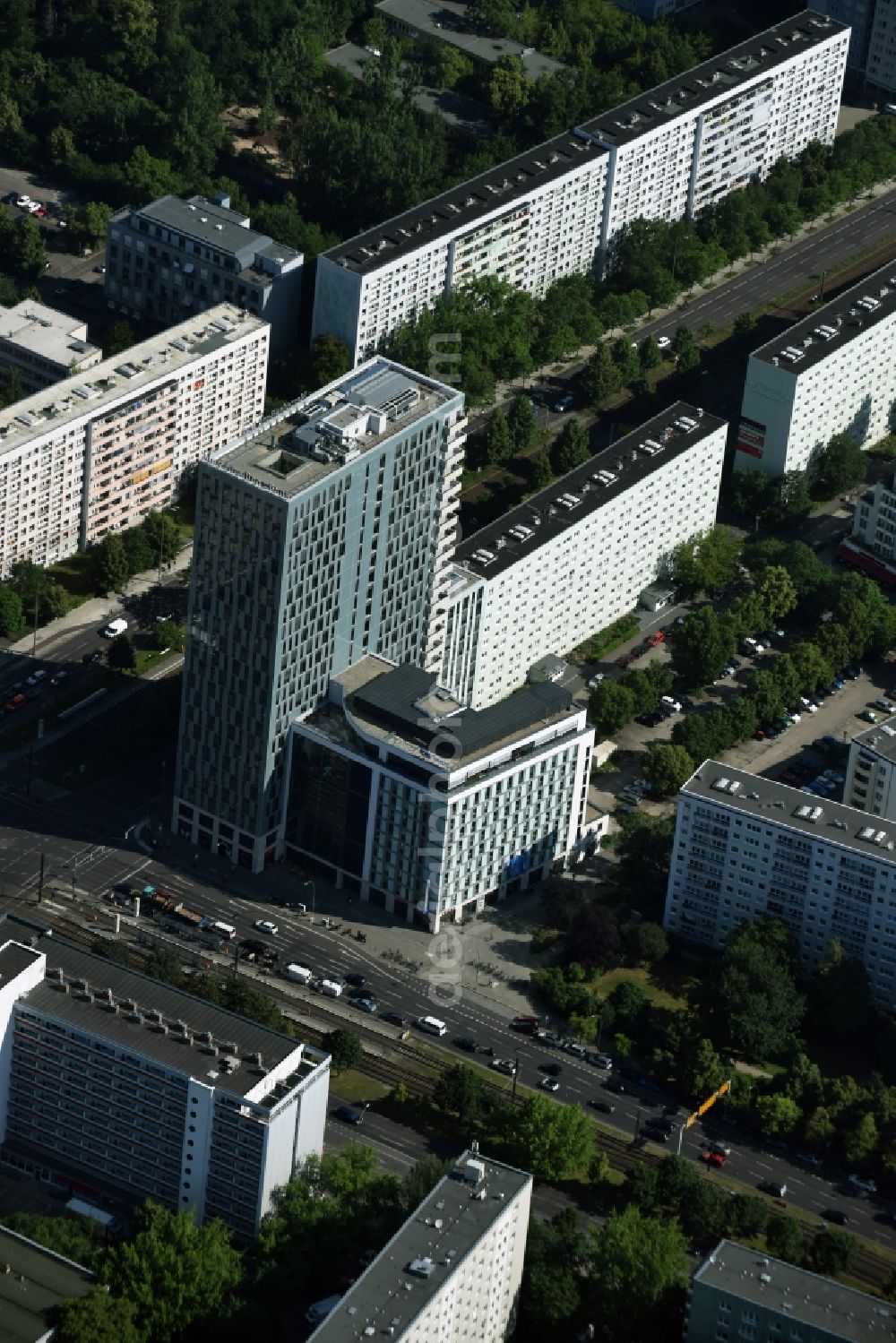 Aerial image Berlin - Banking administration building of the financial services company Mercedes-Benz Bank Service Center on Otto-Braun-Strasse in district Friedrichshain-Kreuzber in Berlin