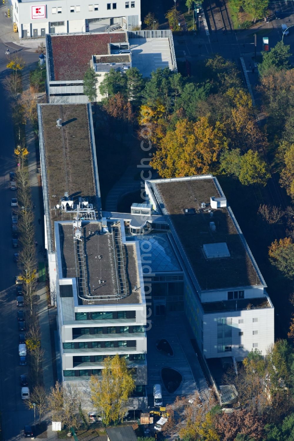 Aerial image Potsdam - Banking administration building of the financial services company Mittelbrandenburgische Sparkasse in Potsdam on Saarmunder Strasse in Potsdam in the state Brandenburg, Germany