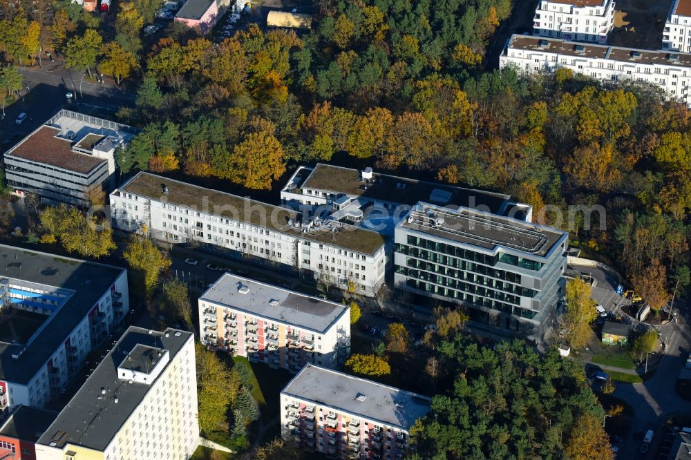 Aerial photograph Potsdam - Banking administration building of the financial services company Mittelbrandenburgische Sparkasse in Potsdam on Saarmunder Strasse in Potsdam in the state Brandenburg, Germany