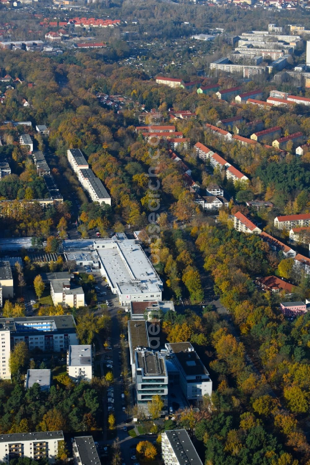 Aerial photograph Potsdam - Banking administration building of the financial services company Mittelbrandenburgische Sparkasse in Potsdam on Saarmunder Strasse in Potsdam in the state Brandenburg, Germany