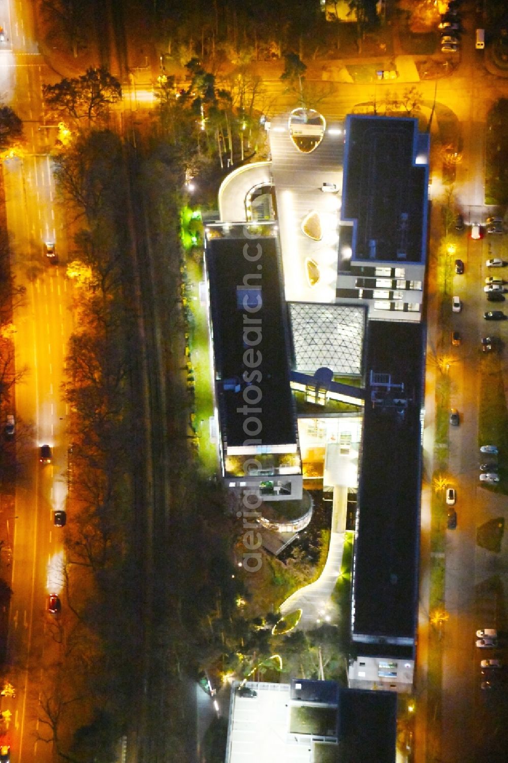 Aerial image Potsdam - Banking administration building of the financial services company Mittelbrandenburgische Sparkasse in Potsdam on Saarmunder Strasse in Potsdam in the state Brandenburg, Germany