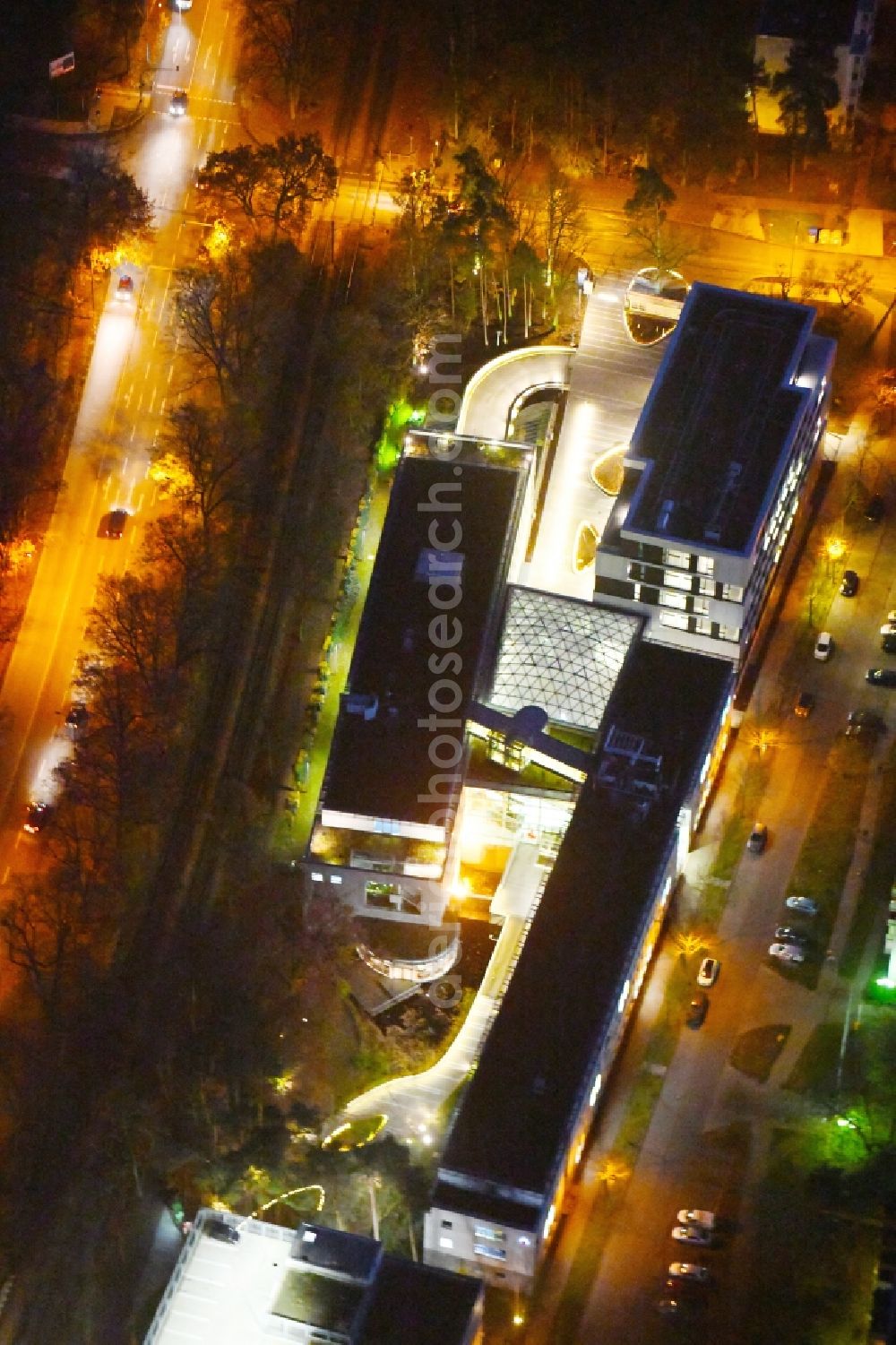 Aerial photograph Potsdam - Banking administration building of the financial services company Mittelbrandenburgische Sparkasse in Potsdam on Saarmunder Strasse in Potsdam in the state Brandenburg, Germany