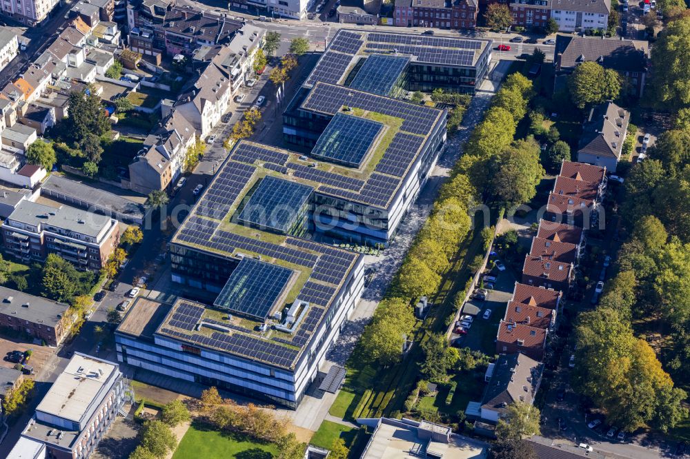 Aerial photograph Mönchengladbach - Bank administration building of the financial services company Santander Consumer Bank AG Corporate Headquarters at Santander-Platz in Moenchengladbach in the federal state of North Rhine-Westphalia, Germany