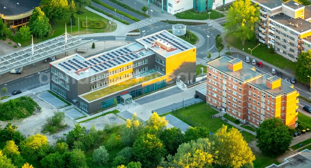 Bergkamen from the bird's eye view: Banking administration building of the financial services company of Sparkasse Bergkamen-Boenen - VersicherungsCenter in Bergkamen in the state North Rhine-Westphalia, Germany