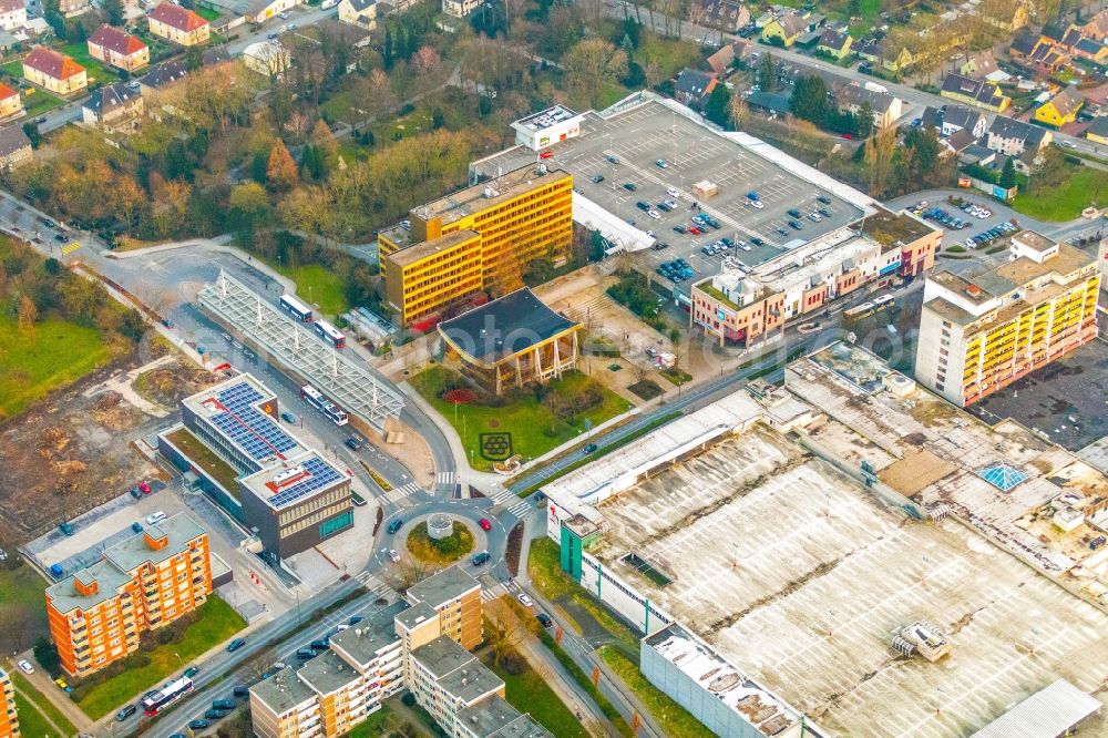 Bergkamen from the bird's eye view: Banking administration building of the financial services company of Sparkasse Bergkamen-Boenen - VersicherungsCenter in Bergkamen in the state North Rhine-Westphalia, Germany