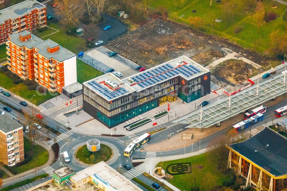 Bergkamen from the bird's eye view: Banking administration building of the financial services company of Sparkasse Bergkamen-Boenen - VersicherungsCenter in Bergkamen in the state North Rhine-Westphalia, Germany