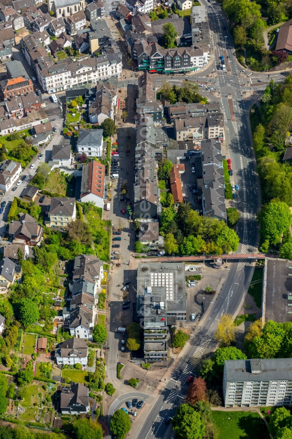 Velbert from the bird's eye view: Banking administration building of the financial services company Sparkasse Hilden-Ratingen-Velbert on Elberfelder Strasse in Velbert in the state North Rhine-Westphalia, Germany