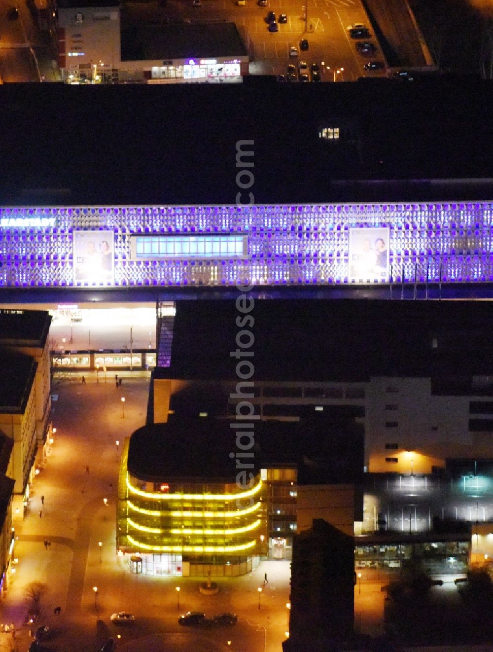 Aerial photograph Magdeburg - Banking administration building of the financial services company Stadtsparkasse Magdeburg on place Alter Markt in the district Altstadt in Magdeburg in the state Saxony-Anhalt