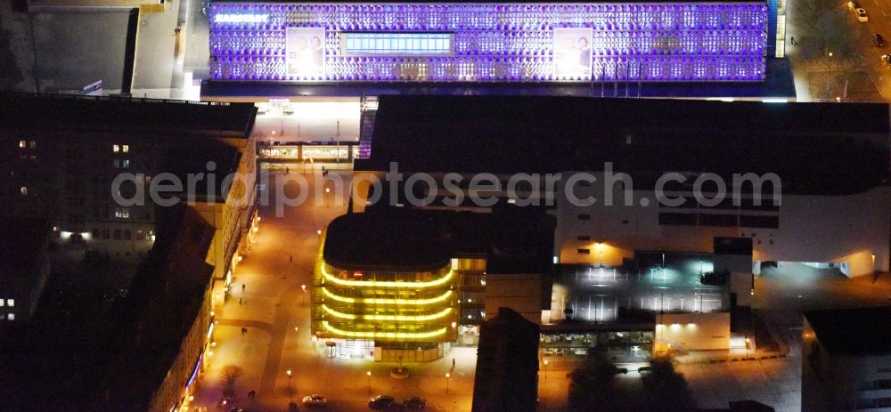 Magdeburg from above - Banking administration building of the financial services company Stadtsparkasse Magdeburg on place Alter Markt in the district Altstadt in Magdeburg in the state Saxony-Anhalt