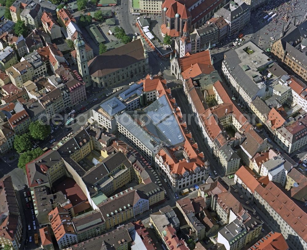 München from the bird's eye view: Banking administration building of the financial services company Stadtsparkasse Muenchen in the district Zentrum in Munich in the state Bavaria, Germany